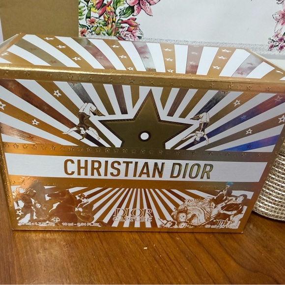 New Dior Beige Woven Cosmetic Pouch with Gold Logo - Picture 11 of 14